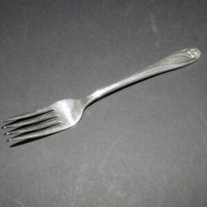 1847 Rogers Bros. Daffodil (1950) fork VGU